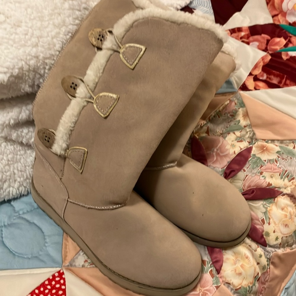 Boot by Skechers